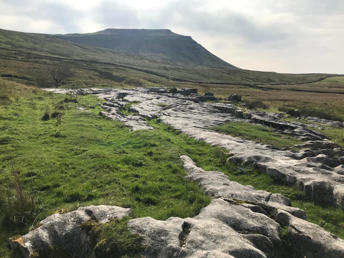 Old School House - Yorkshire Three Peaks Challenge Weathercote エクステリア 写真